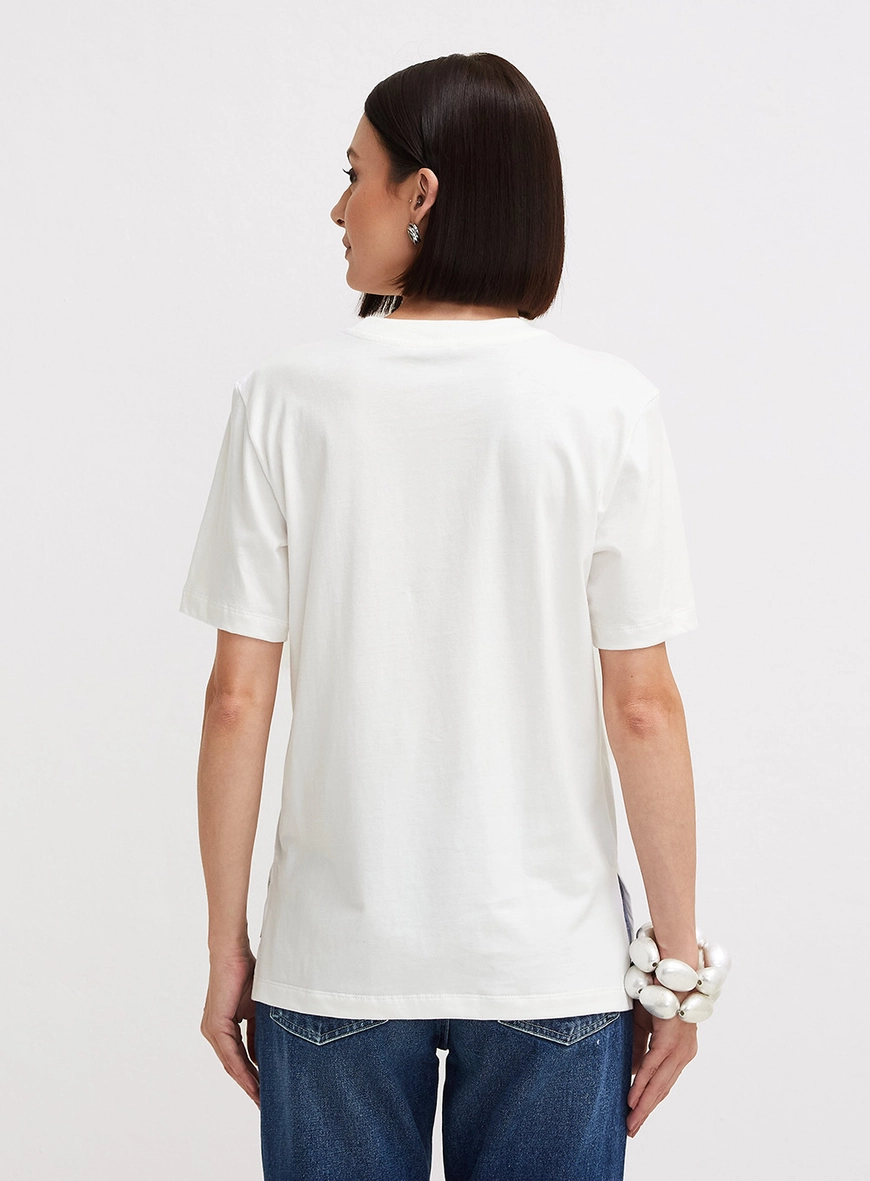 Camiseta Feminina Básica Detalhe Revelo Off Shell