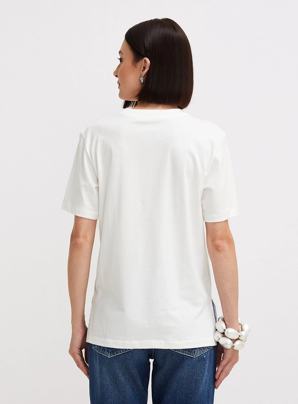 Camiseta Feminina Básica Detalhe Revelo Off Shell 2