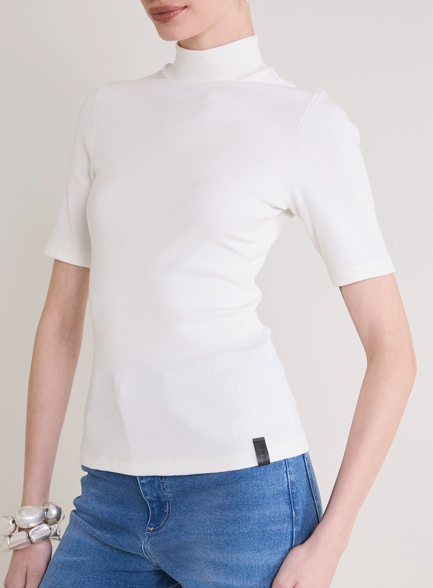 Camiseta Feminina Justa Canelada Gola Alta Off Shell