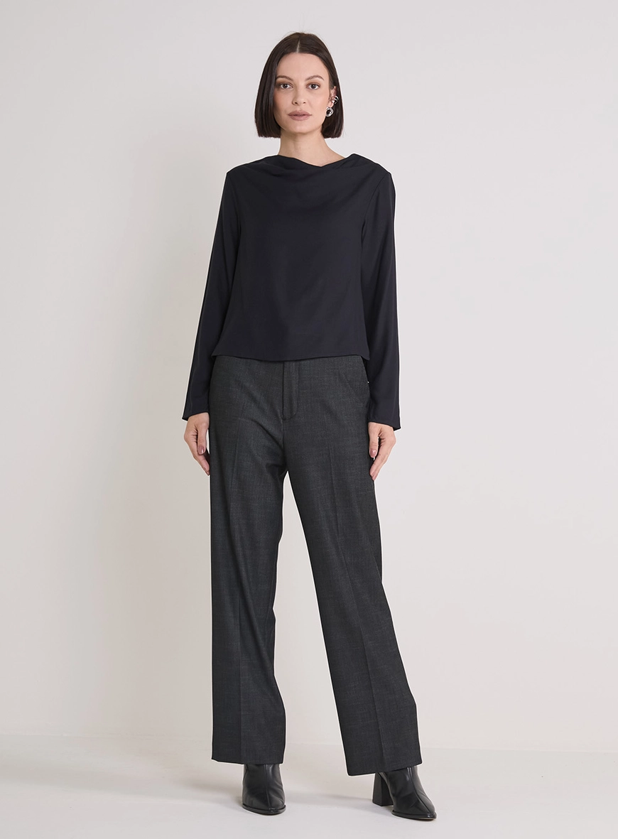 Blusa Solta De Manga Longa Gola Degagê Preto