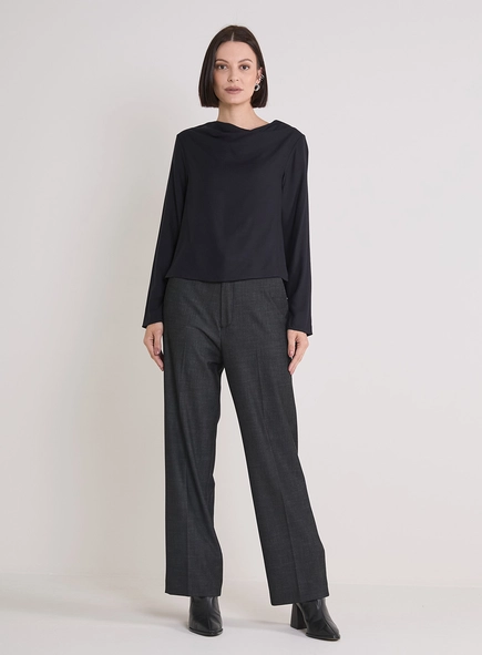 Blusa Solta De Manga Longa Gola Degagê