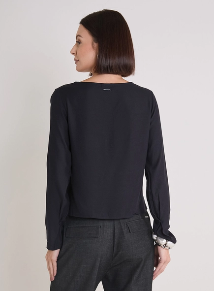 Blusa Solta De Manga Longa Gola Degagê
