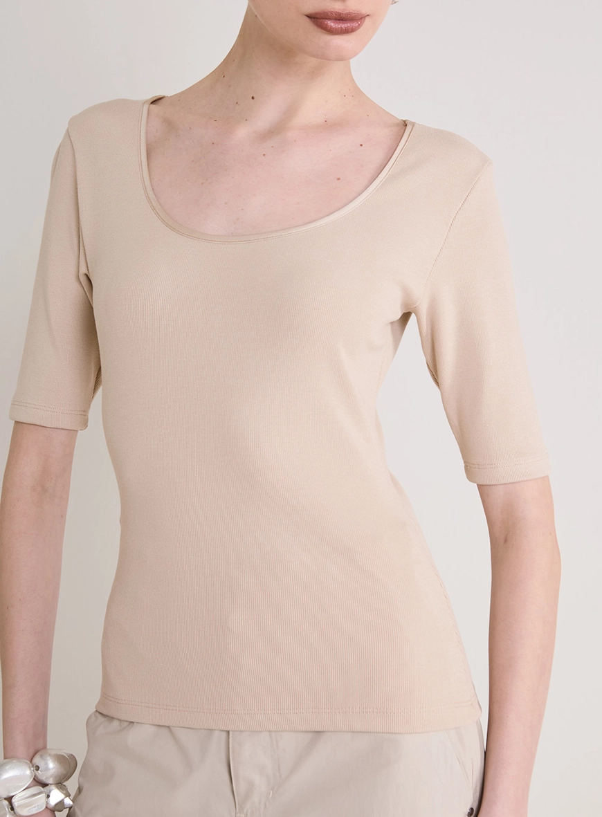 Blusa Ajustada Com Decote U Bege