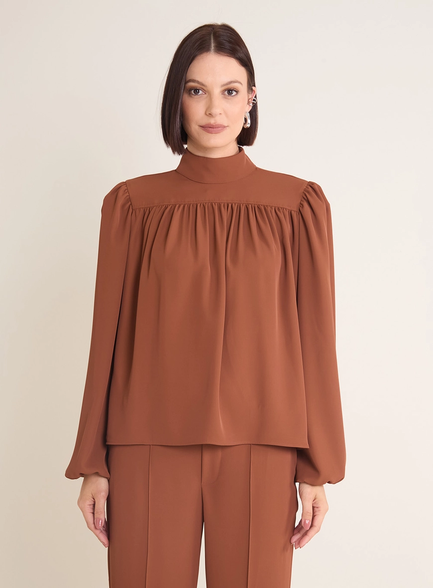 Blusa Gola Alta Com Ombreiras Marrom 2