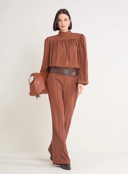 Blusa Gola Alta Com Ombreiras
