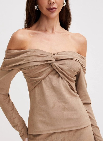 Blusa Suede Justa Ombro A Ombro De Manga Longa