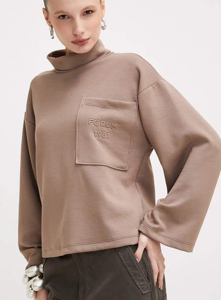 Blusão Feminino Solto Com Gola Alta E Bolso