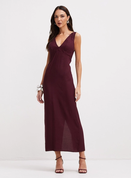 Vestido Longo Reto Com Decote V E Fenda