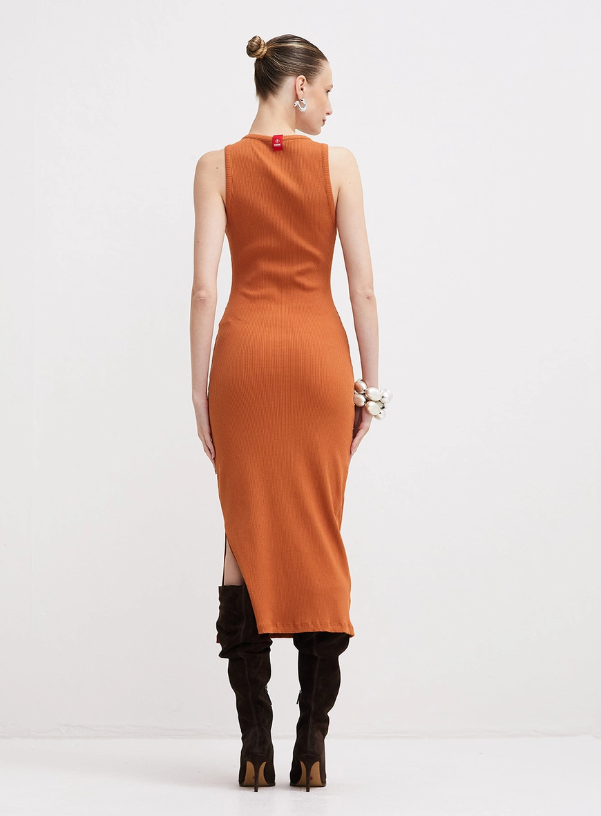 Vestido Midi Justo Canelado Com Fenda Bege