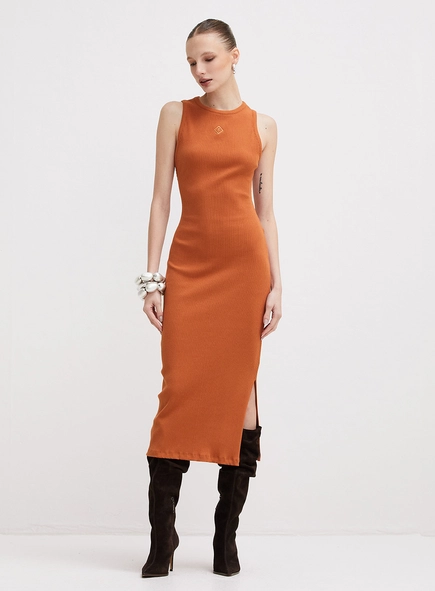 Vestido Midi Justo Canelado Com Fenda