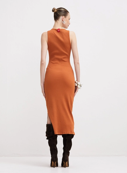 Vestido Midi Justo Canelado Com Fenda