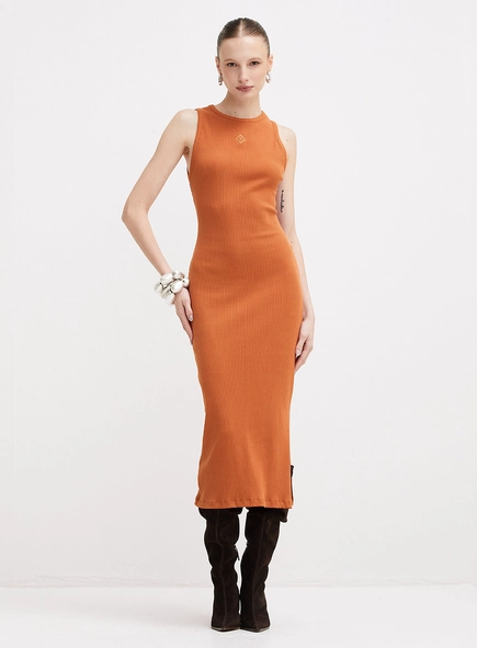 Vestido Midi Justo Canelado Com Fenda