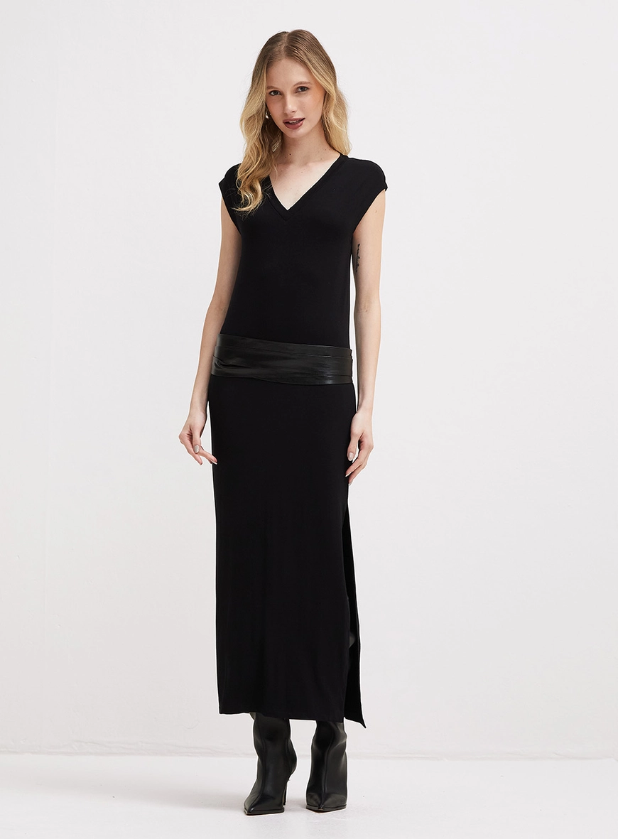 Vestido Longo Solto Com Fenda Preto