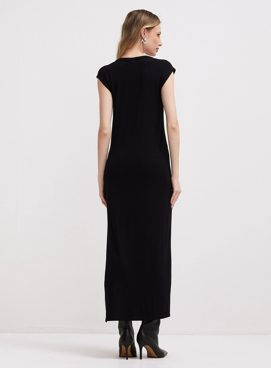 Vestido Longo Solto Com Fenda Preto