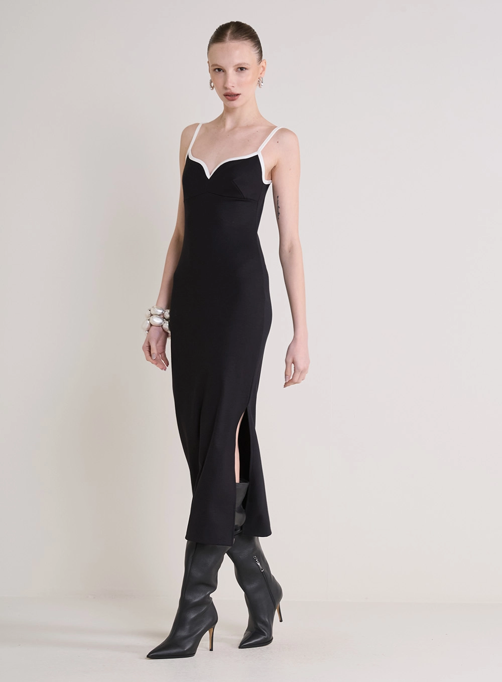 Vestido Midi Justo Com Fenda Preto 1