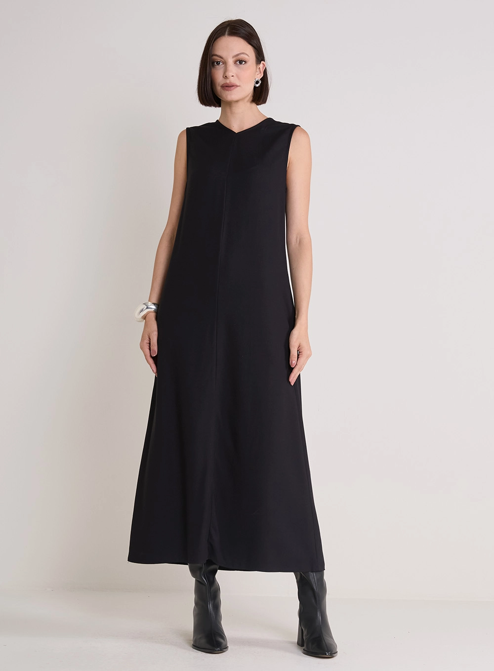 Vestido Midi Solta Com Bolso Preto 4