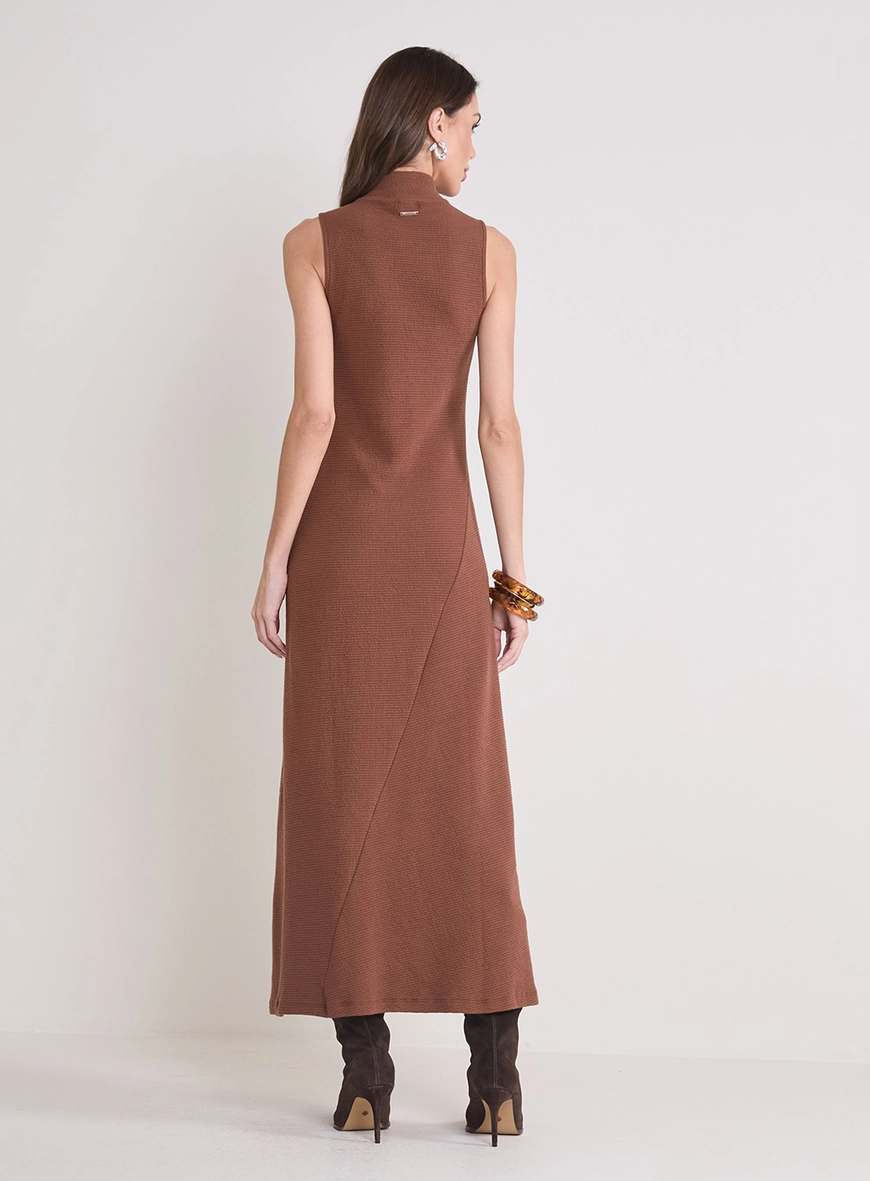 Vestido Midi Assimétrico De Gola Alta Marrom