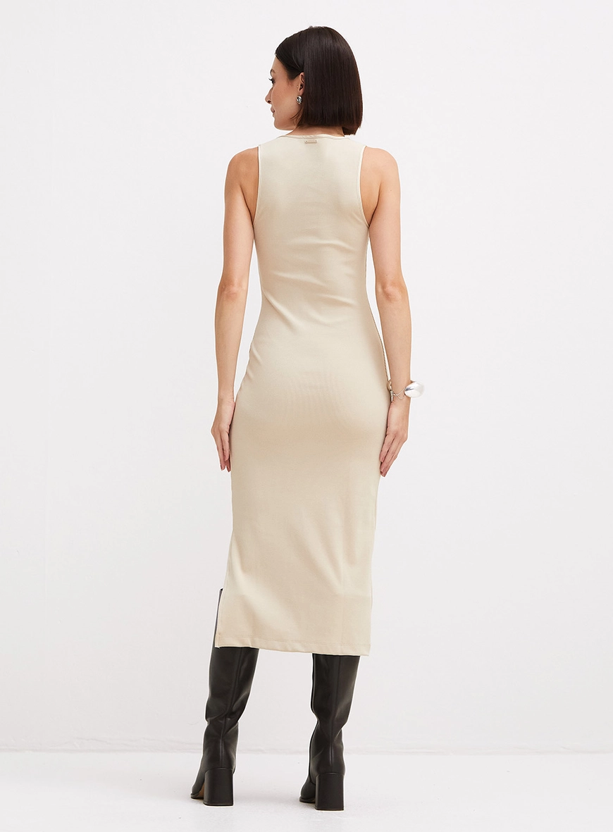 Vestido Midi Justo Canelado Com Fenda Bege