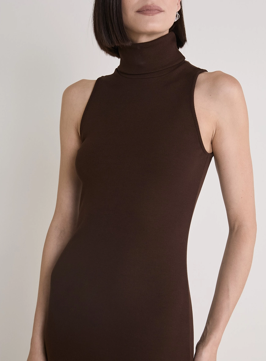 Vestido Midi Justo Canelado Gola Alta Marrom