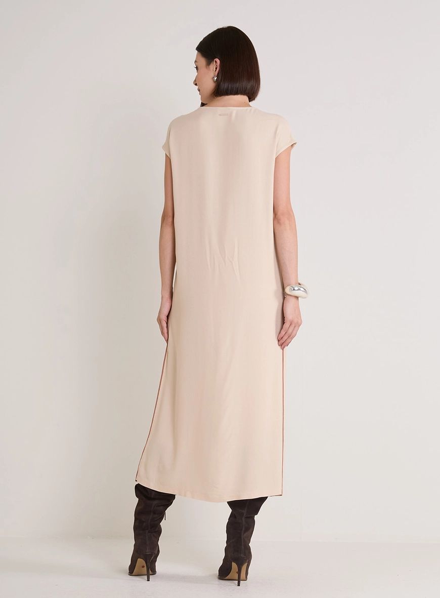 Vestido Midi Reto Com Fenda Bege