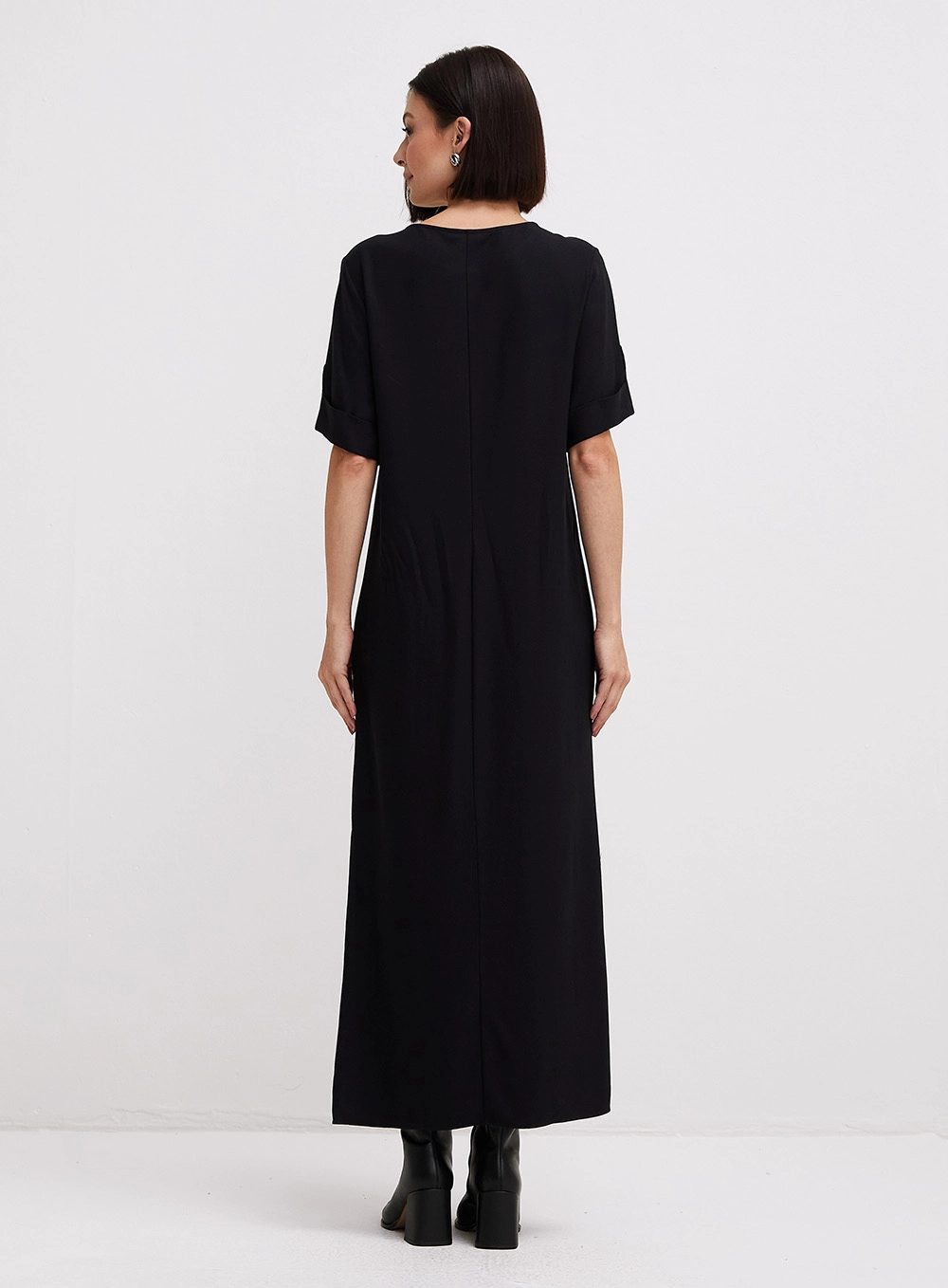 Vestido Midi Estilo T-shirt Com Fenda Preto 2