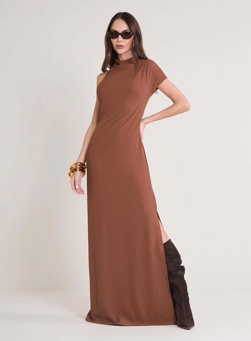 Vestido Longo Assimétrico Gola Alta Marrom