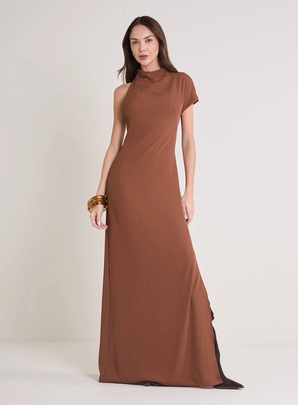 Vestido Longo Assimétrico Gola Alta Marrom 2