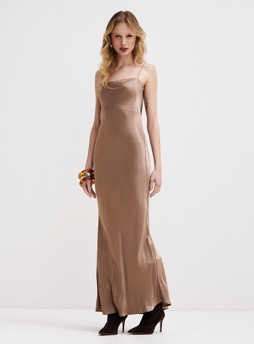 Vestido Longo Acinturado Acetinado Marrom