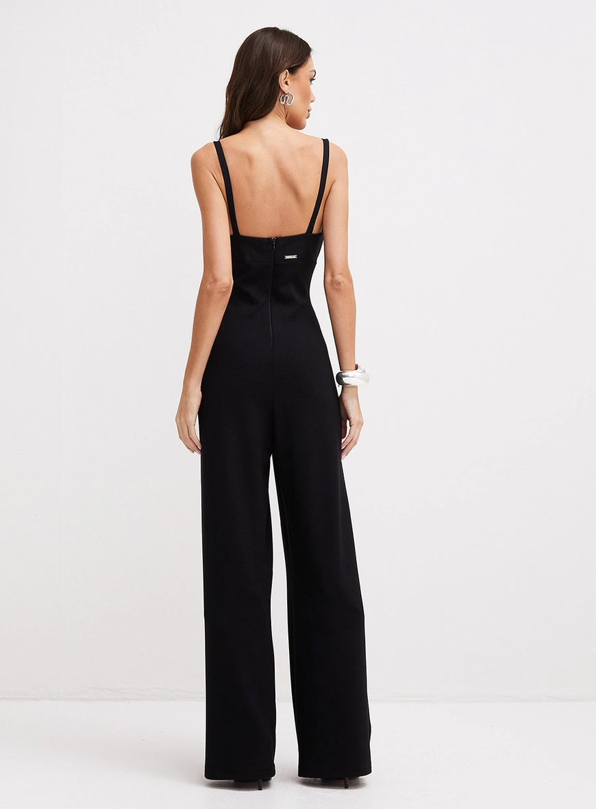 Macacão Pantalona Com Busto Estruturado. Preto