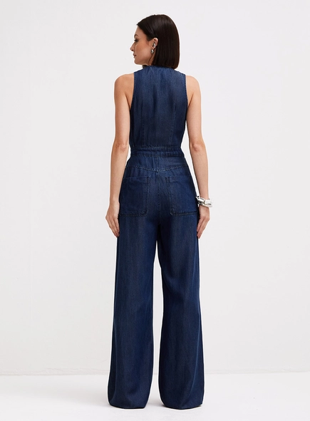 Macacão Jeans Com Decote V Profundo