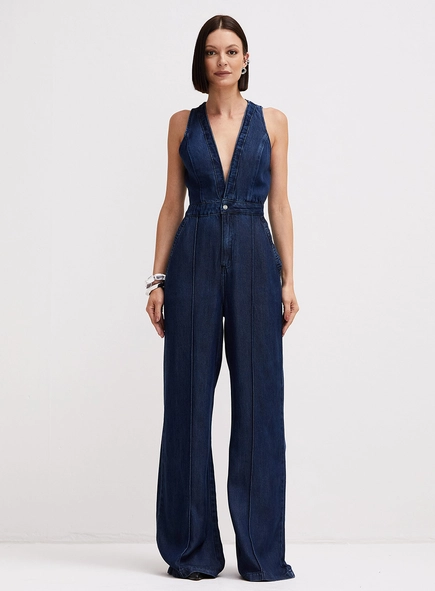 Macacão Jeans Com Decote V Profundo
