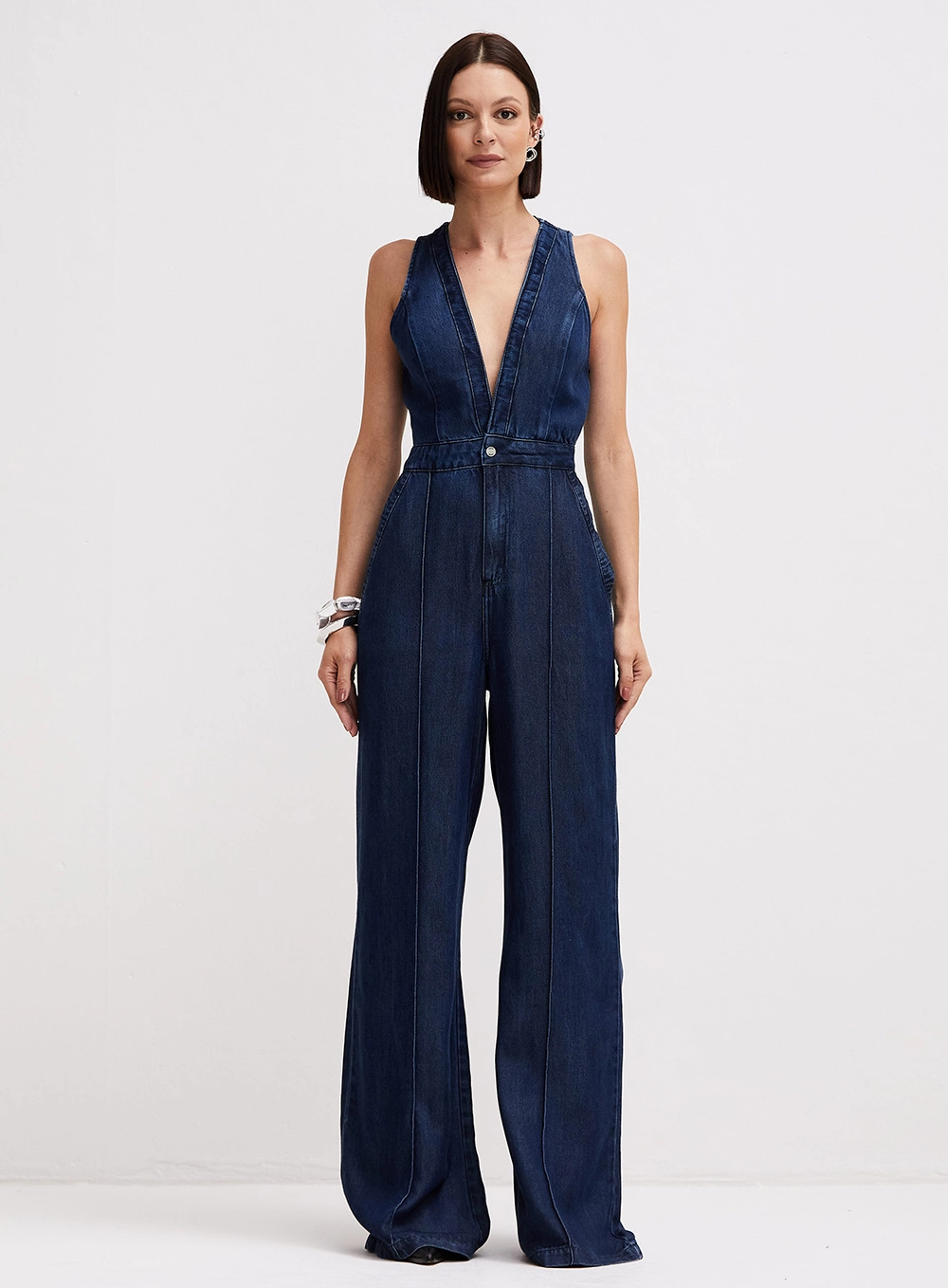 Macacão Jeans Com Decote V Profundo Índigo 4