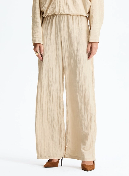 Calça Pantalona Com Textura