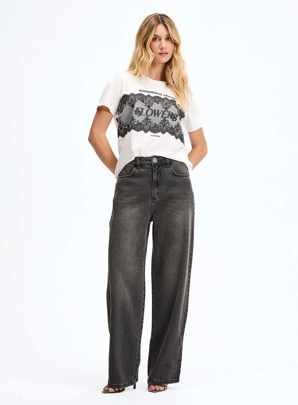 Camiseta Comfort Estampada Feminina Off Shell 4