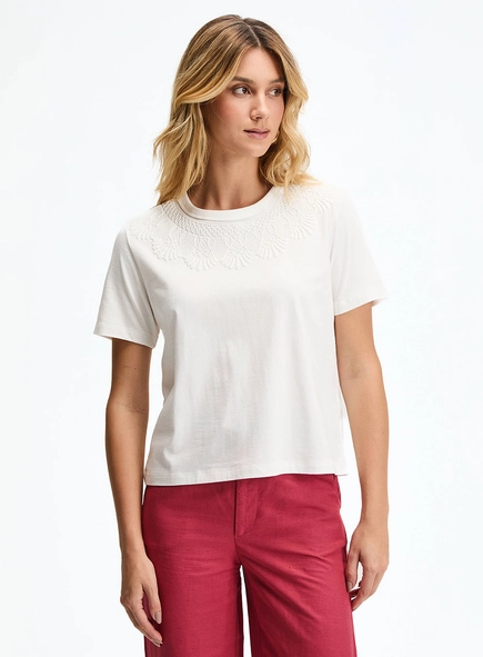Camiseta Comfort Básica Com Detalhe De Renda