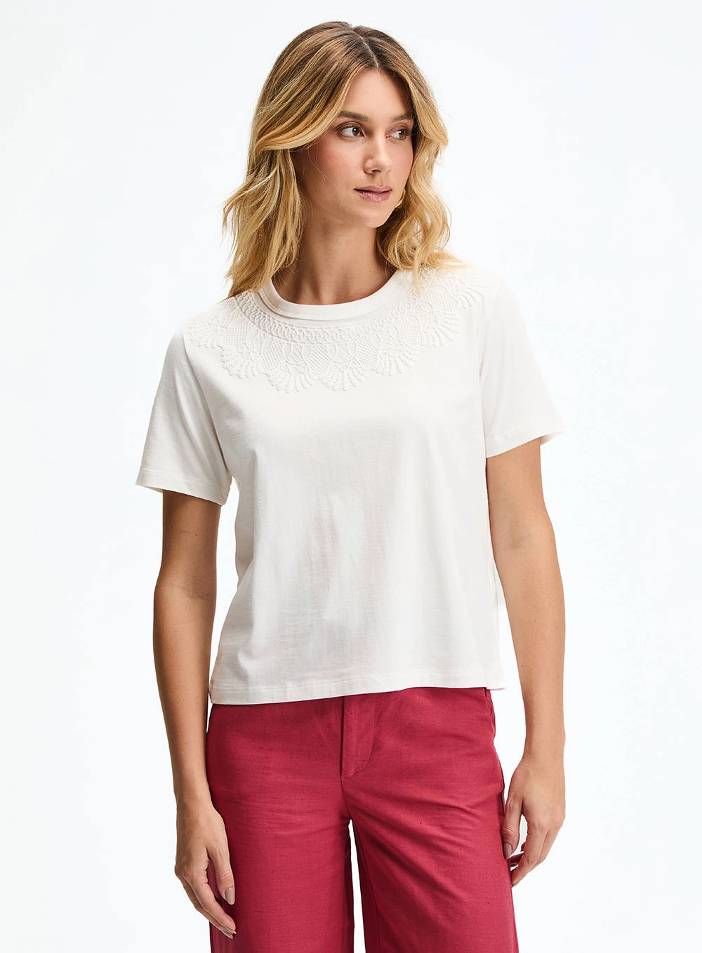 Camiseta Comfort Básica Com Detalhe De Renda Off Shell 1