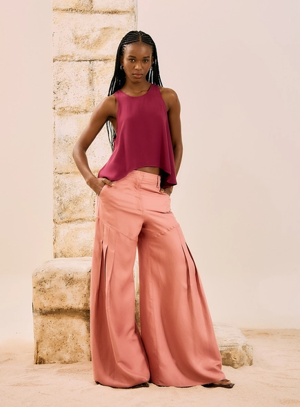 Calça Pantalona Com Pregas Estruturadas