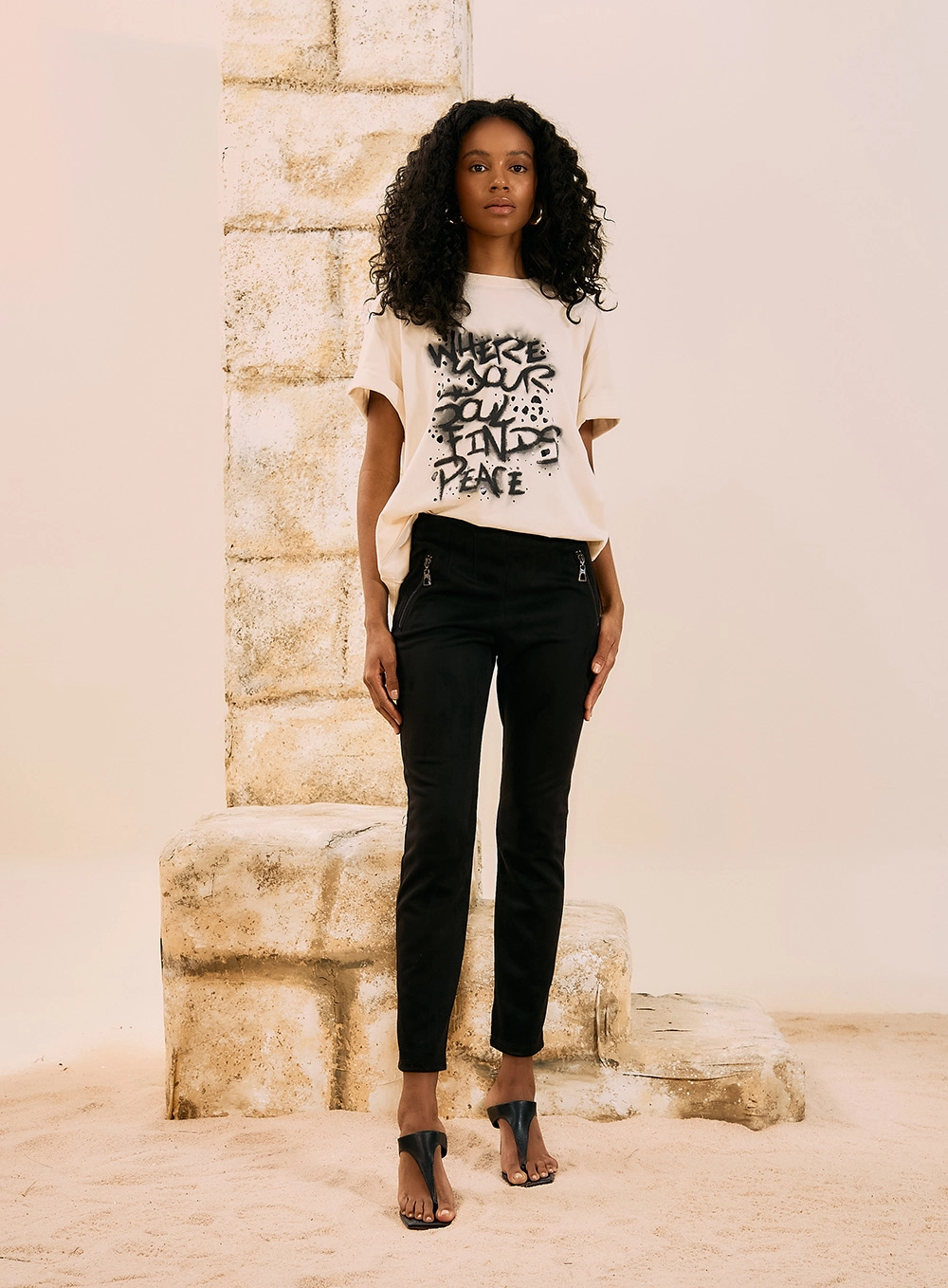 Calça Skinny Em Camurça Preto 1