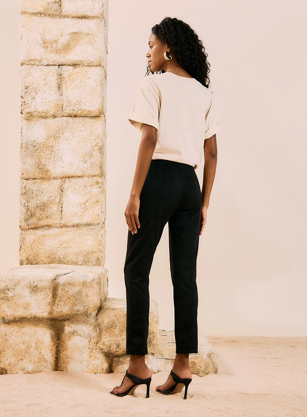 Calça Skinny Em Camurça Preto 2