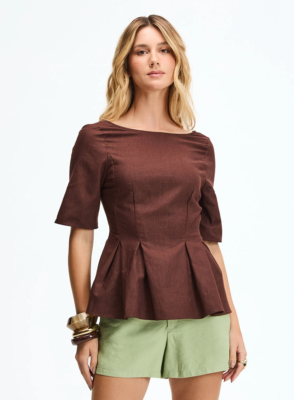 Blusa Comfort Com Detalhes Em Pregas Marrom 2