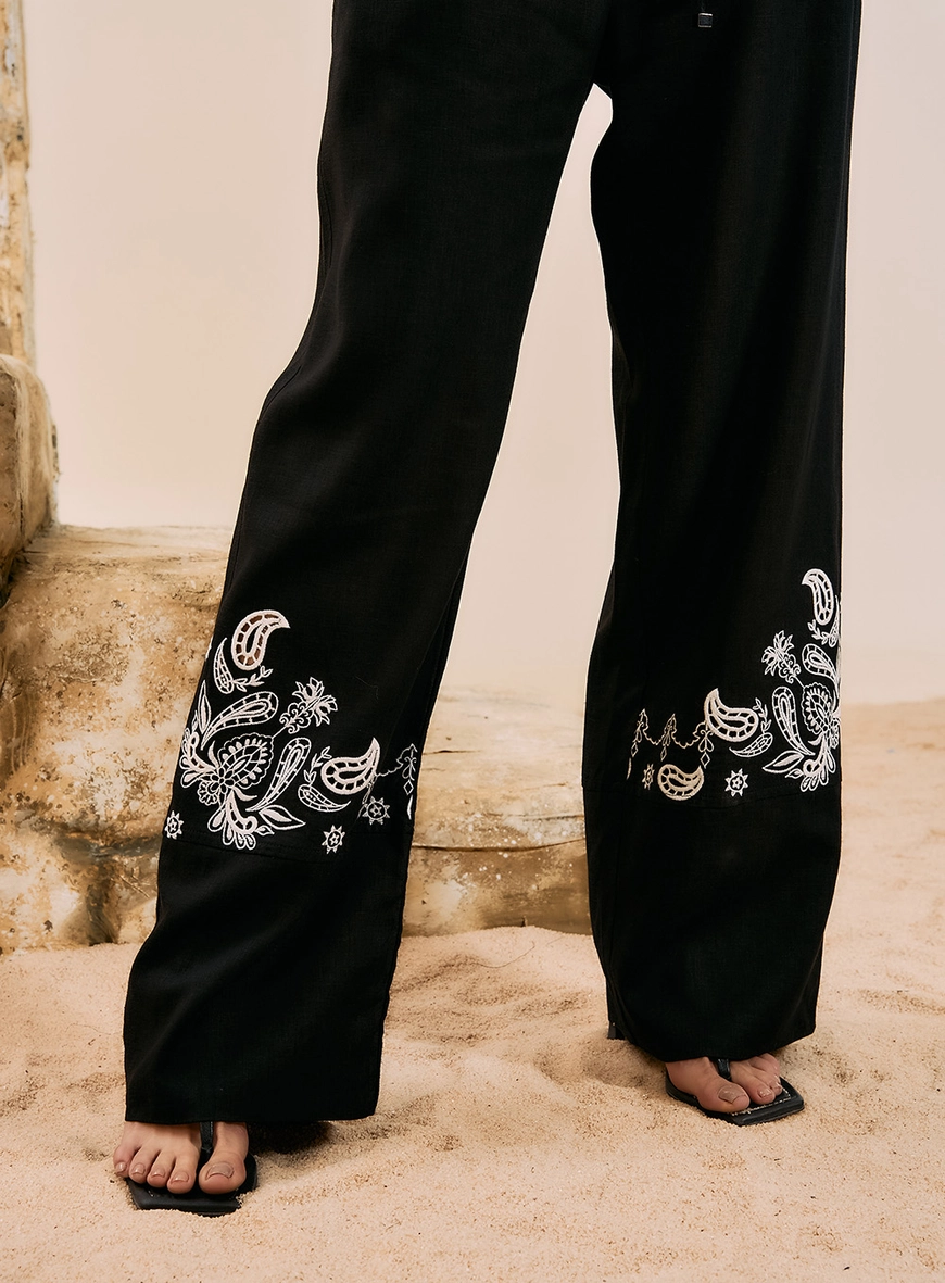 Calça Wide Leg Bordada Paisley Preto 3