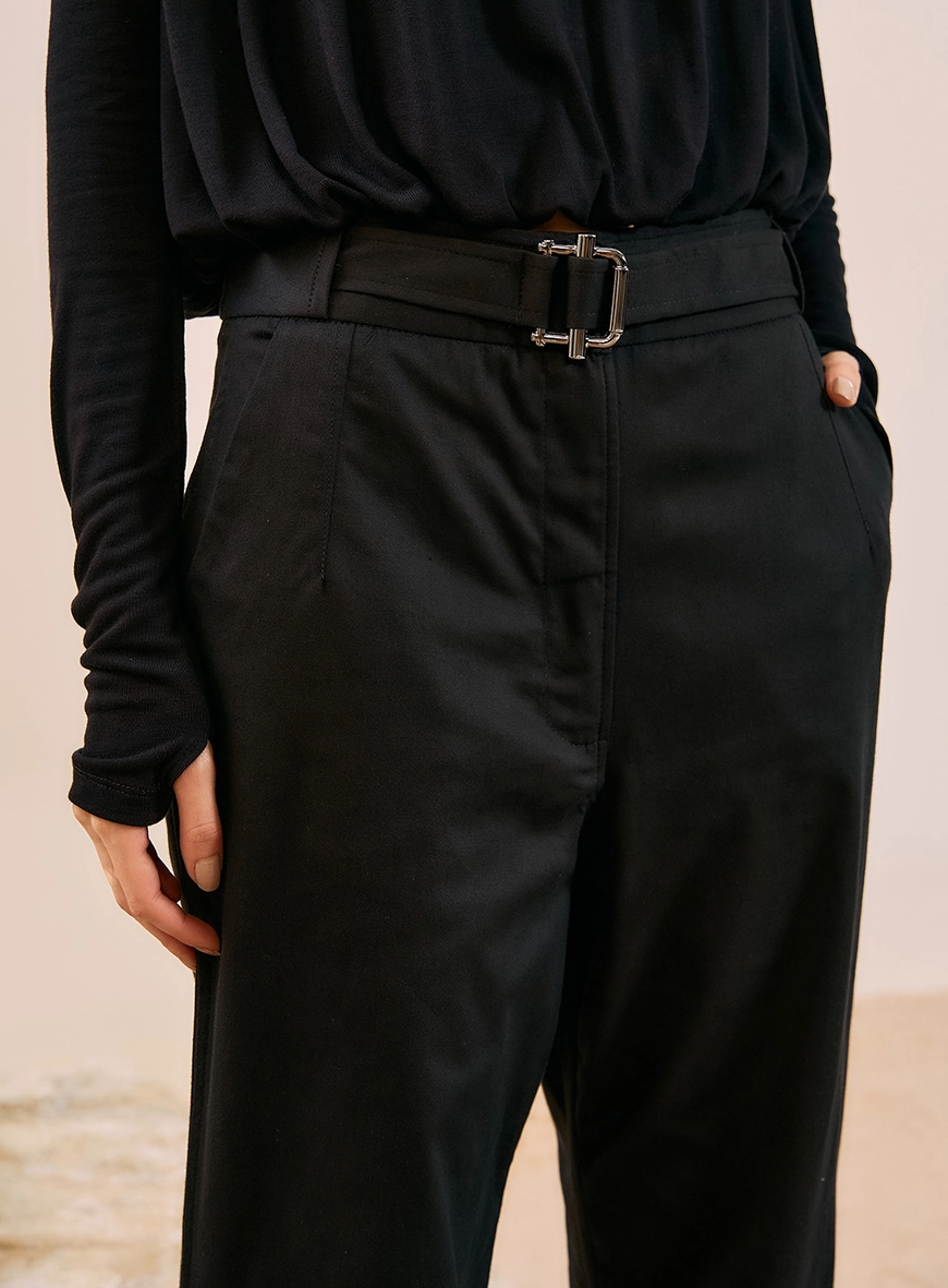 Calça Reta Com Cinto Preto 2