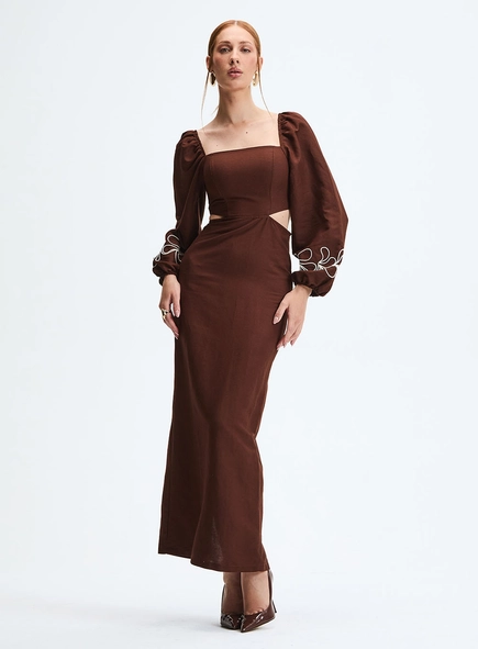 Vestido Longo Reto Com Recortes Laterais