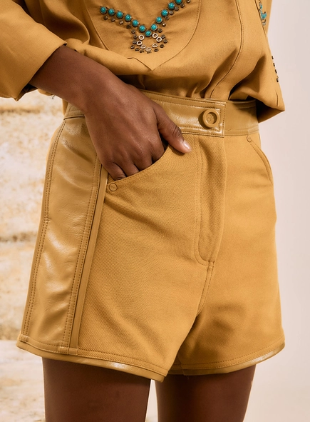 Short Estruturado Com Recortes