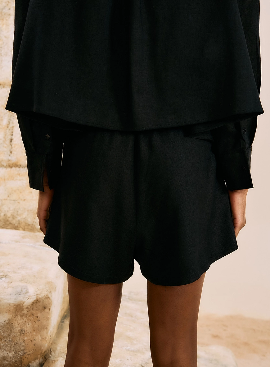 Short Com Bordado Paisley Preto 3