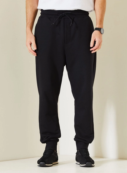 Calça Masculina Jogger Com Bolsos Traseiros