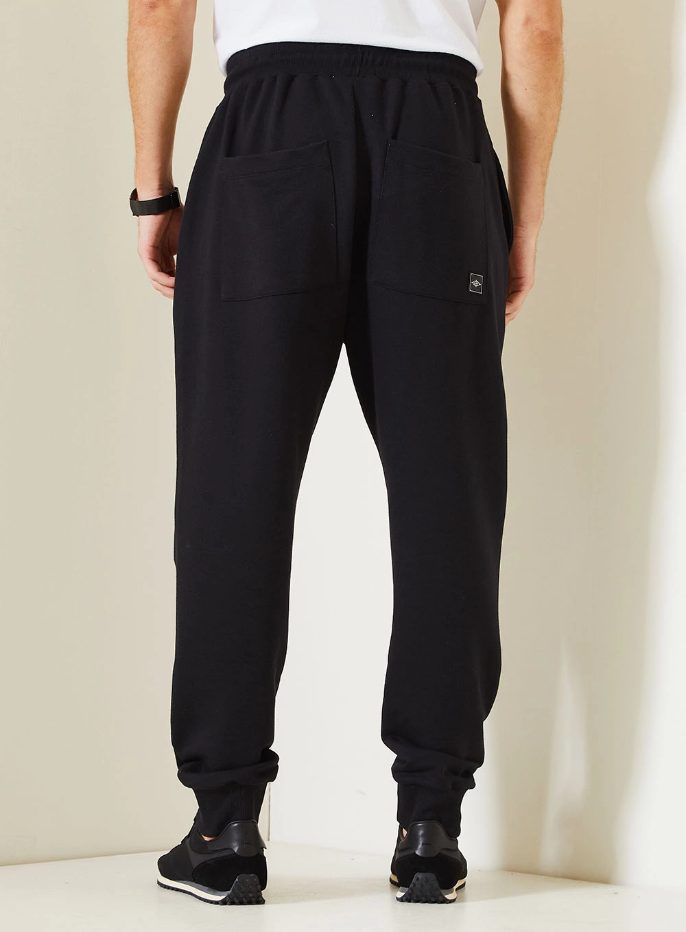 Calça Masculina Jogger Com Bolsos Traseiros Preto 4