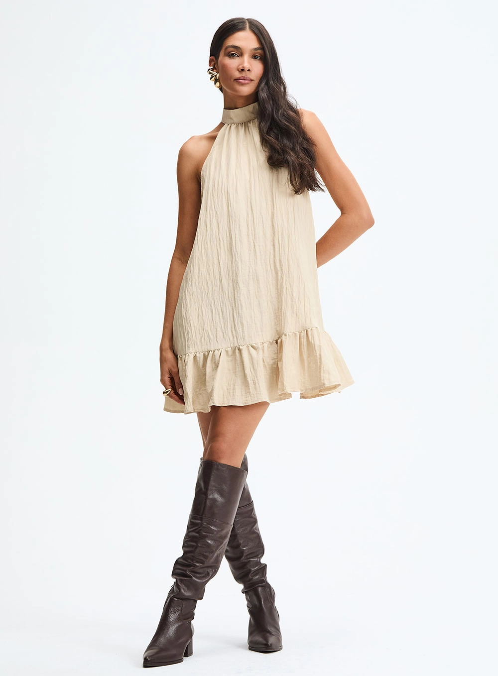 Vestido Curto Godê Com Cava Americana Bege 1