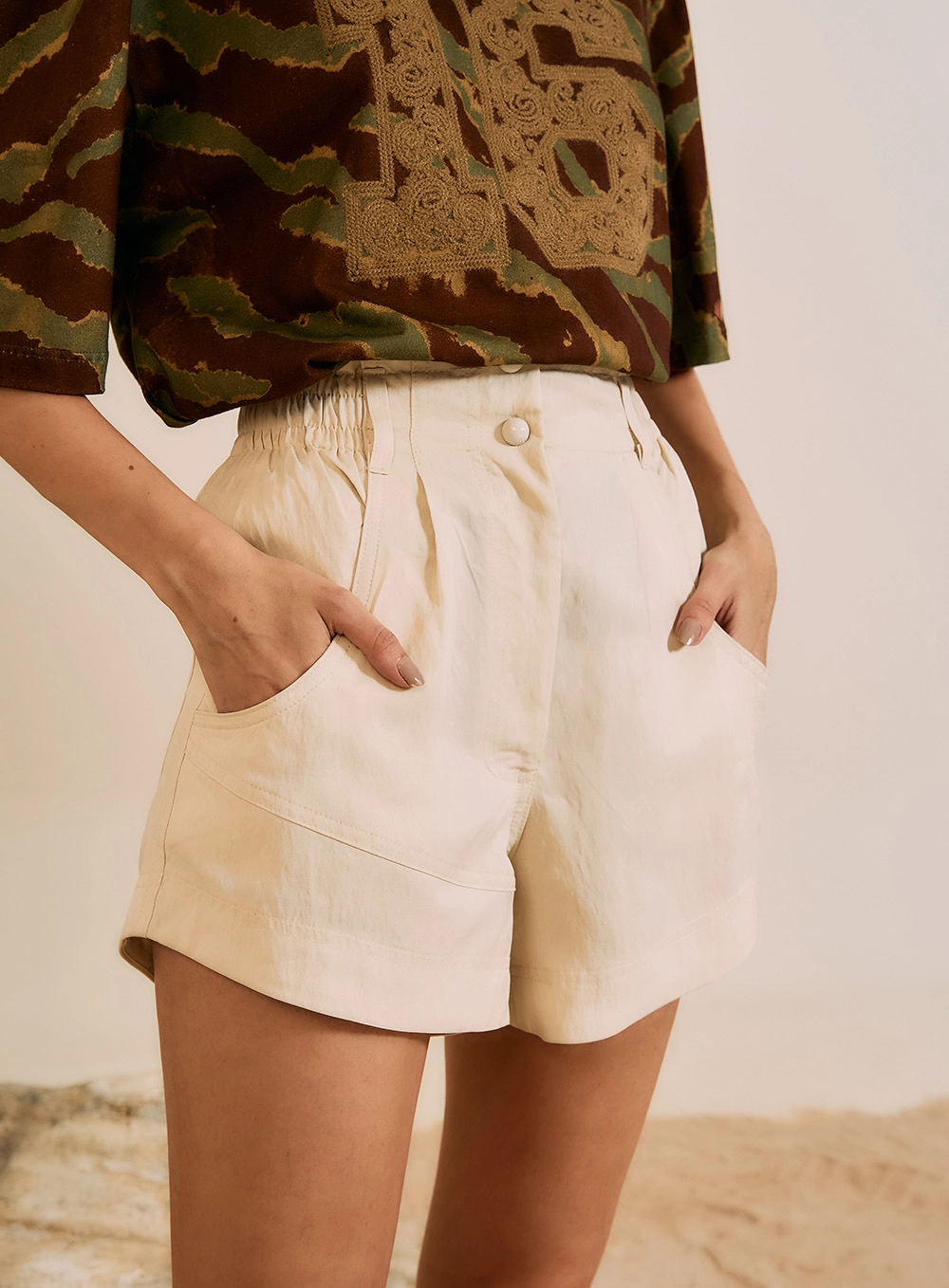 Short Comfort Com Elástico No Cós Bege 2