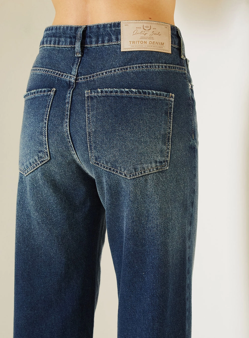 Calça Jeans Feminina Com Barra Dobrada Bordada Índigo 3